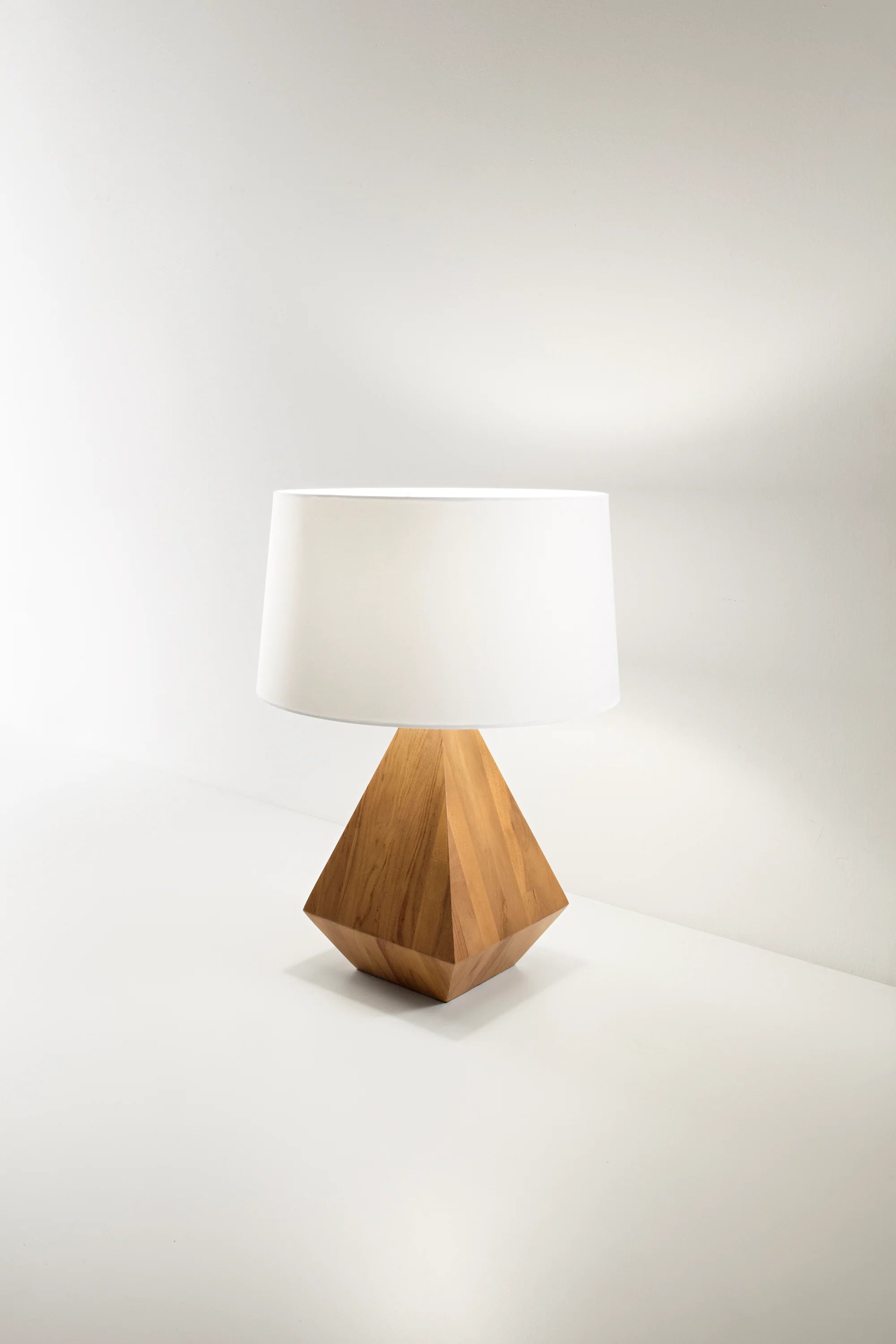 Lume in legno naturale dal design geometrico XE27 non incl. MUNARI Lume in legno naturale dal design geometrico XE27 non incl. MUNARI